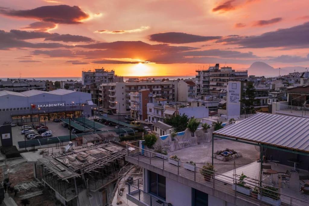Deluxe οροφοδιαμέρισμα με υδρομασάζ κ' ταρατσόκηπο *