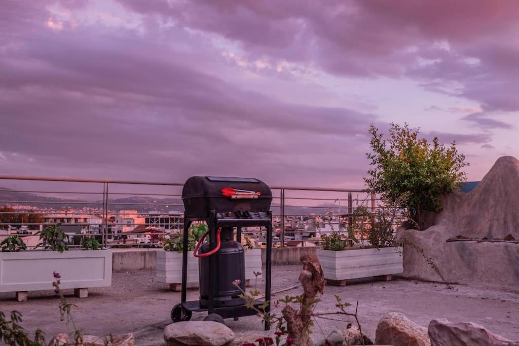 Deluxe οροφοδιαμέρισμα με υδρομασάζ κ' ταρατσόκηπο * Patras