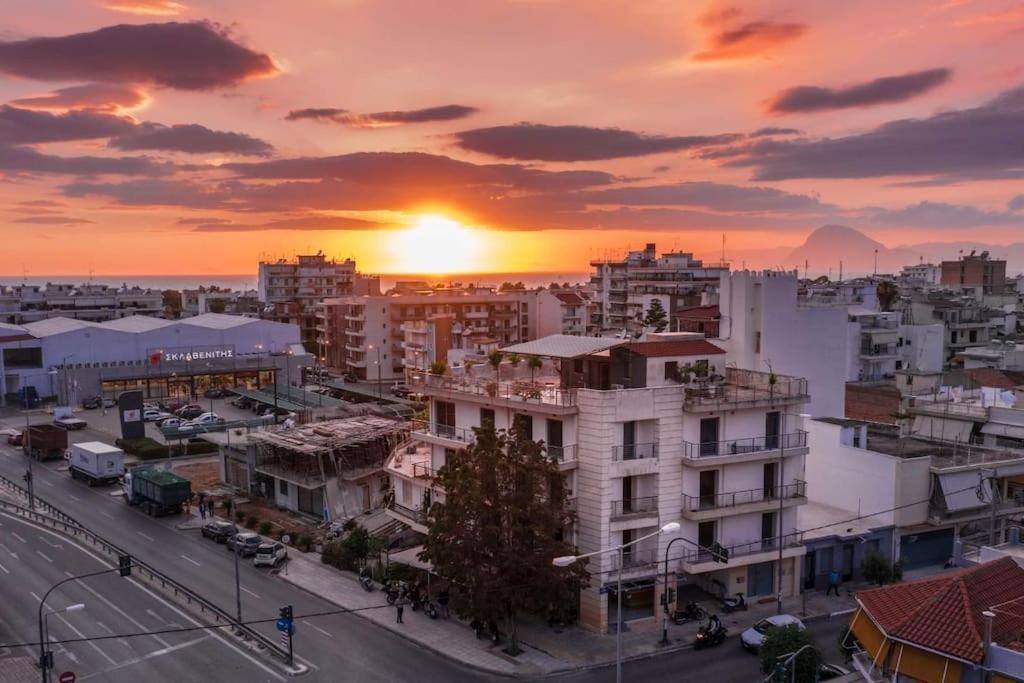 Deluxe οροφοδιαμέρισμα με υδρομασάζ κ' ταρατσόκηπο Apartment *
