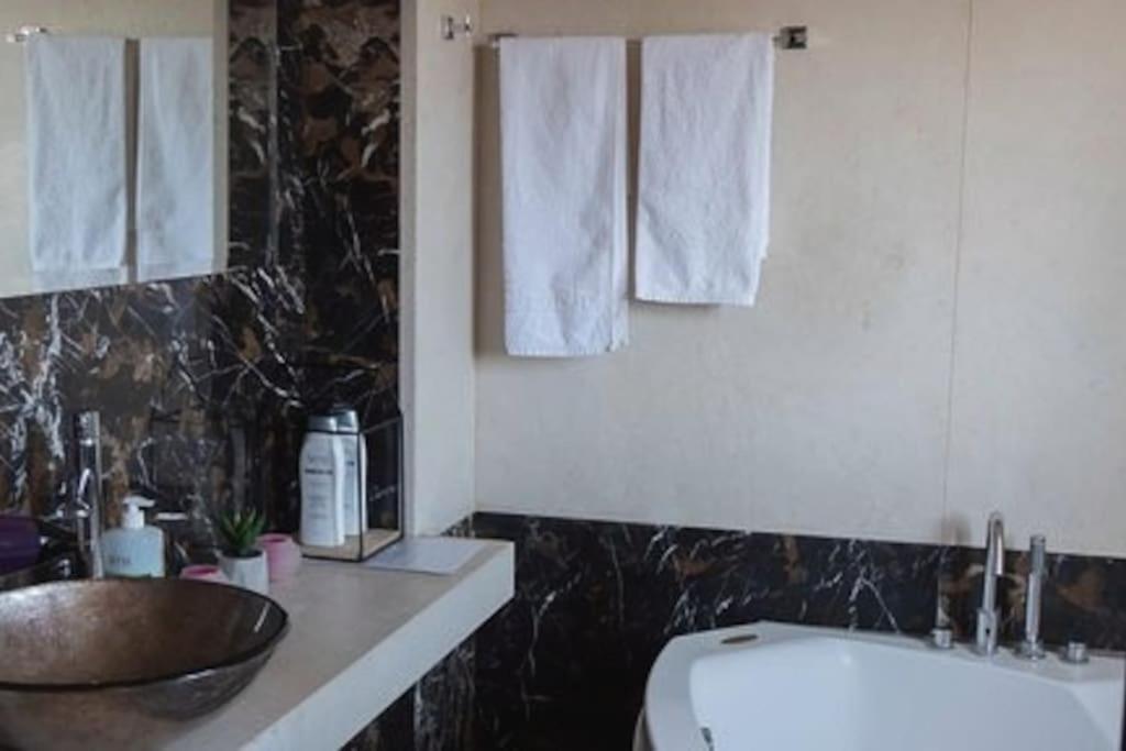 Deluxe οροφοδιαμέρισμα με υδρομασάζ κ' ταρατσόκηπο * Patras